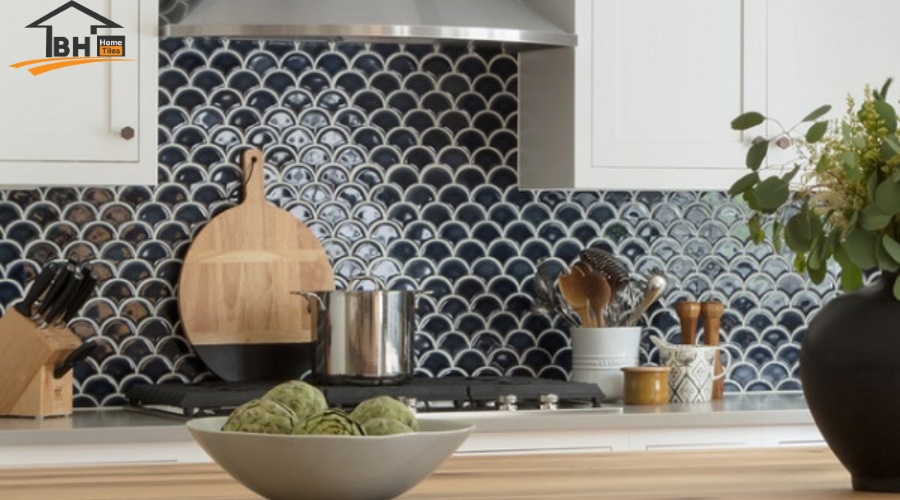Gạch mosaic vảy cá ốp tường bếp đẹp