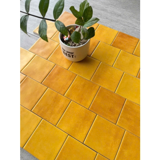 GẠCH THẺ 10×10CM BHHOMETILES – MỘT CHÚT VÀNG, CẢ KHÔNG GIAN BỪNG SÁNG