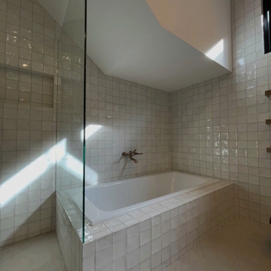 ✨ GẠCH THẺ 10×10CM BHHOMETILES – BỀ MẶT BÓNG, MÀU SẮC CÓ GU
