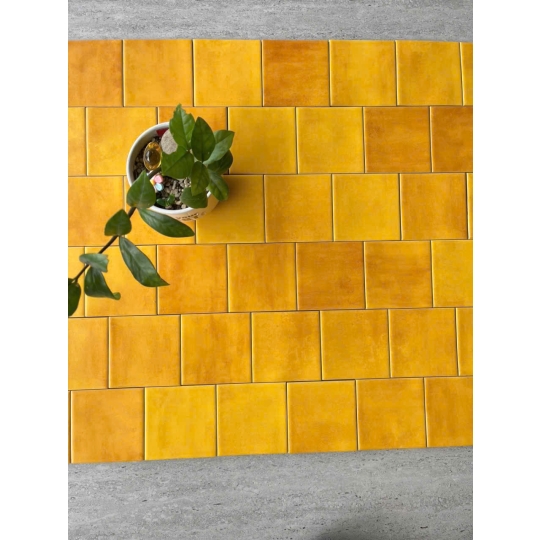 GẠCH THẺ 10×10CM BHHOMETILES – MỘT CHÚT VÀNG, CẢ KHÔNG GIAN BỪNG SÁNG