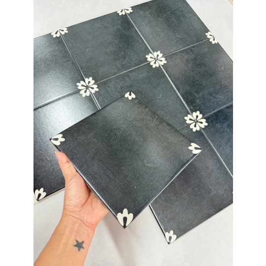 Gạch bông 200x200 – Đen trơn viền góc bông cổ điển GB 2299