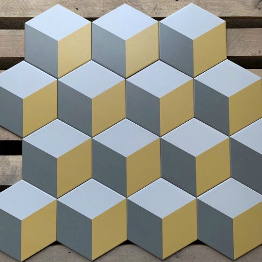 🟡 GẠCH LỤC GIÁC 3D VÀNG XÁM TRẮNG – KHỐI SẮC ĐỘC BẢN 20x23cm BHHOMETILES