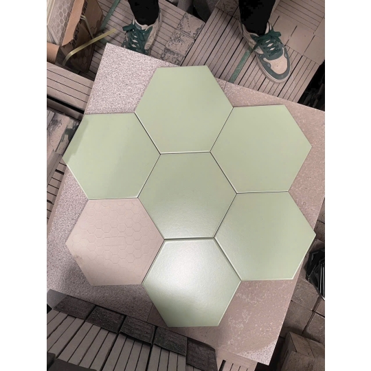 💚 GẠCH LỤC GIÁC 20x23cm XANH LÁ NON – MÀU XANH CỦA SỰ BÌNH YÊN BHHOMETILES