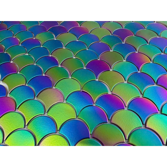 Gạch Mosaic Vảy Cá Cầu Vồng MHF38 – Dấu Ấn Màu Sắc Trong Không Gian Sang Trọng