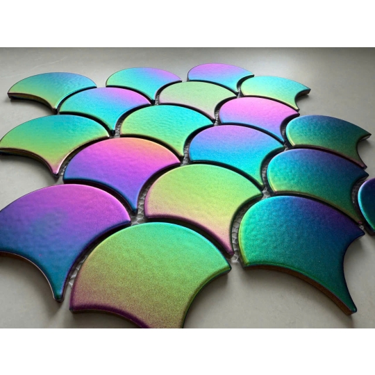 Gạch Mosaic Vảy Cá Cầu Vồng MHF38 – Dấu Ấn Màu Sắc Trong Không Gian Sang Trọng
