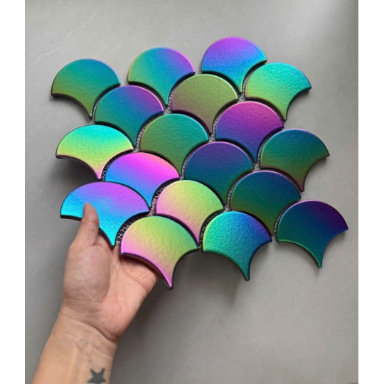 Gạch Mosaic Vảy Cá Cầu Vồng MHF38 – Dấu Ấn Màu Sắc Trong Không Gian Sang Trọng