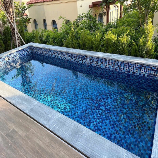 Gạch Mosaic Hồ Bơi  Xanh Biển MHG 668 – Sắc lam của sự thư giãn và tinh tế BHHOMETILES