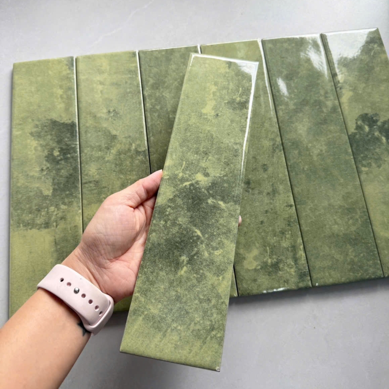 Gạch Thẻ Màu Xanh Rêu Đậm 75x300mm – Cổ Điển & Sang Trọng Cho Không Gi