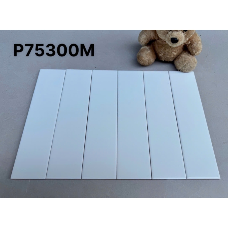 Gạch thẻ trắng trơn mờ 75x300mm – Tối giản, tinh tế AQUA 75300M